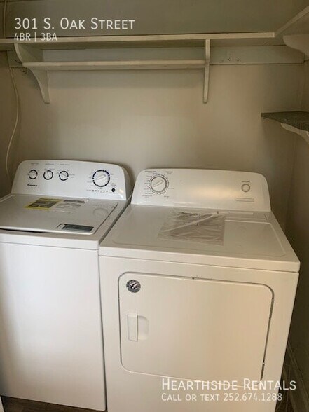 Building Photo - 301 S Oak St