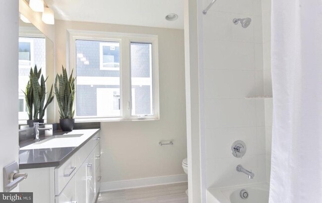 Building Photo - 2815 24th Rd S