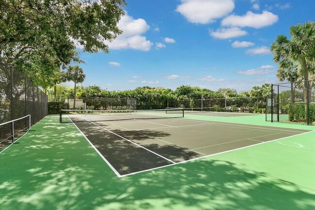 Building Photo - 315 Bay Colony Dr N