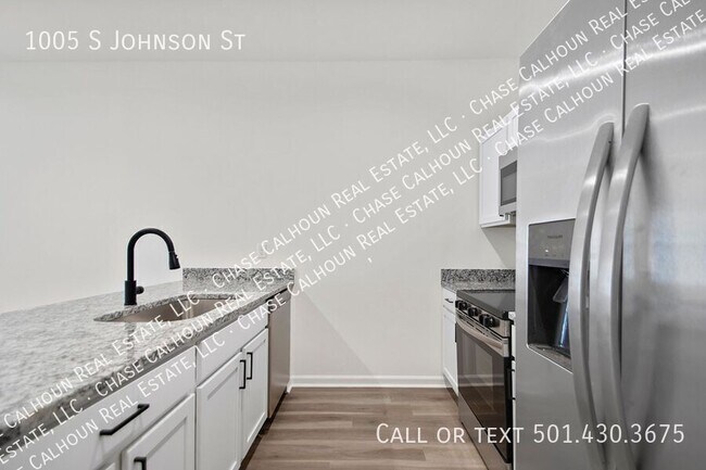 Building Photo - 1005 Johnson St