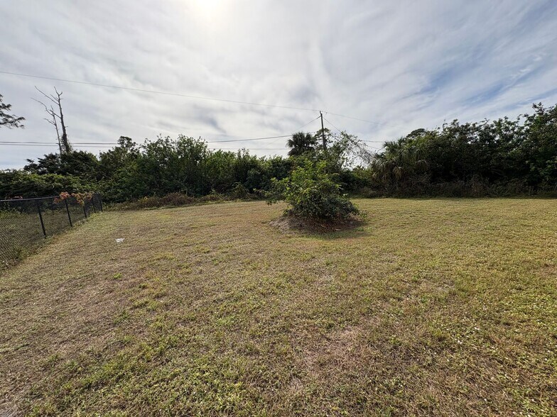 Building Photo - Updated 3-Bedroom Home with Granite Kitchen & One-Car Garage