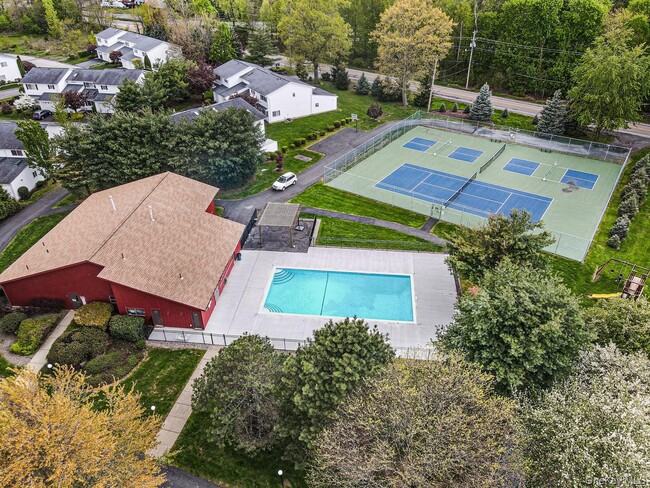 Building Photo - 729 Hewitt Ln