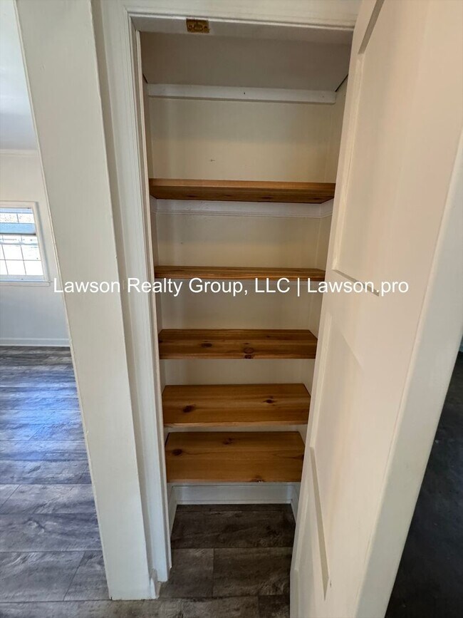 Building Photo - Updated, Cozy Two Bedroom Home in Wasena!