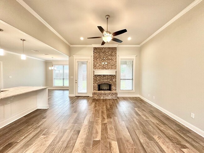 Building Photo - Available Now! Stunning 3 Bedroom 2 Bath i...