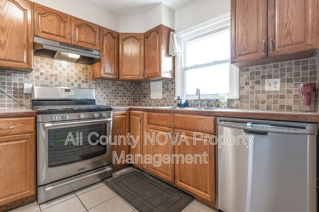 Building Photo - 4141 21st Rd N