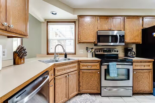 Building Photo - 2644 Willona Dr