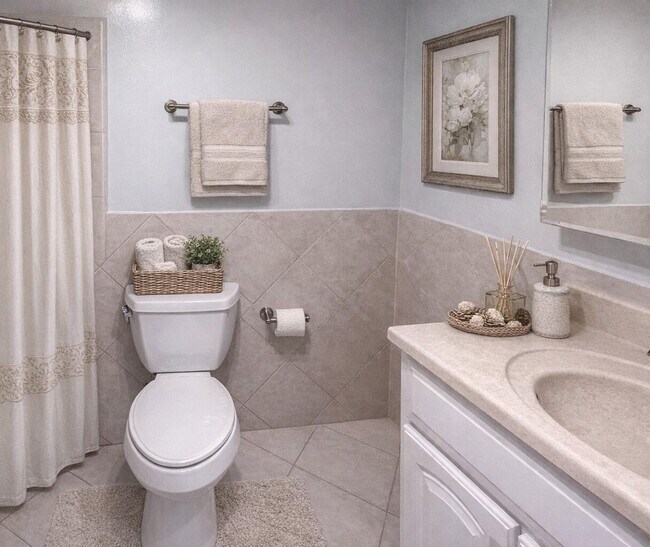 Building Photo - 3050 N Palm Aire Dr