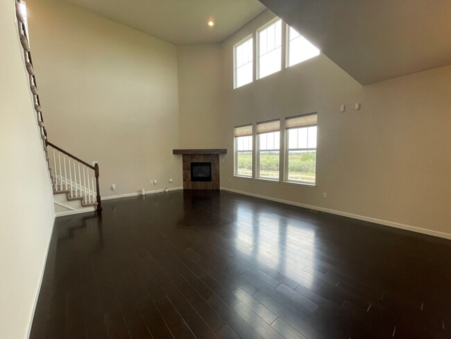 Building Photo - Luxurious 3 Bedroom 2.5 Bathroom House in ...