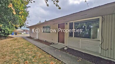Building Photo - Cozy two bedroom duplex