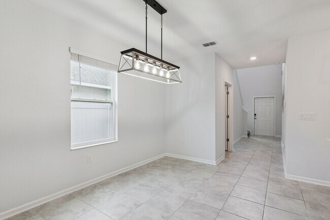 Building Photo - Spacious and Modern 5 Bedroom Home in Gated Arden Park North