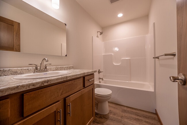 Building Photo - 925 Green Pastures Trl