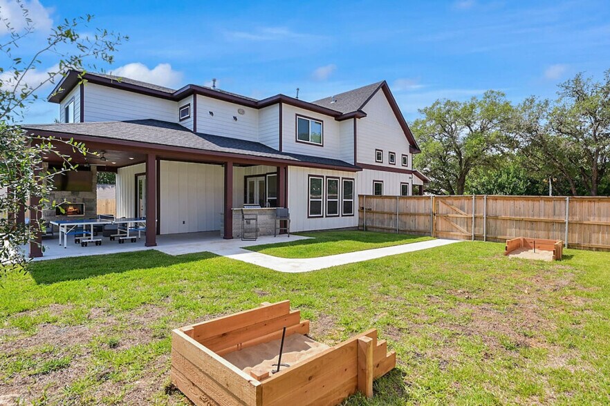 Building Photo - 105 Anderson St