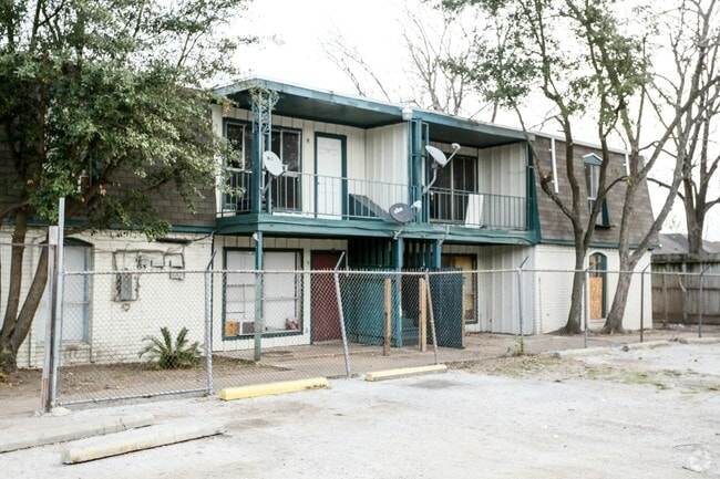 Building Photo - 6215 Tierwester St