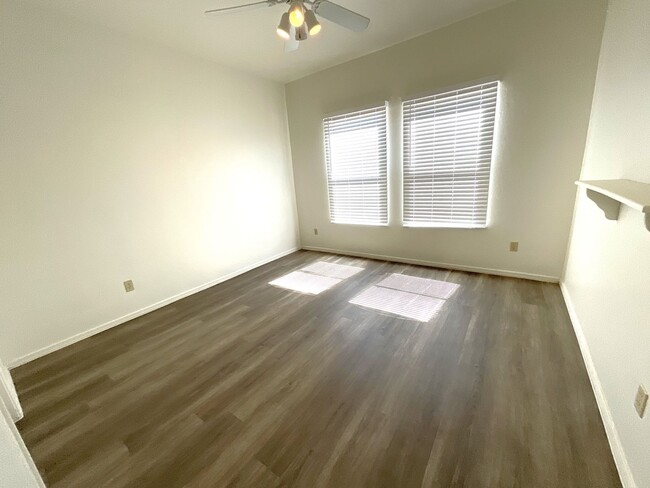 Building Photo - Convenient Eastside location on cul-de-sac