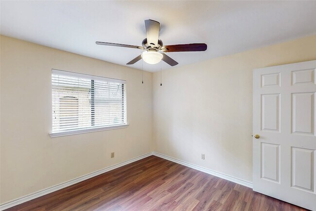 Building Photo - 7504 Summitview Dr