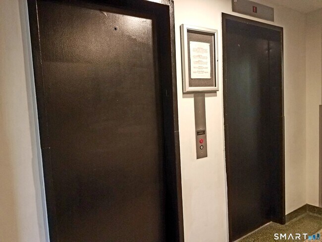 Building Photo - 444 Bedford St