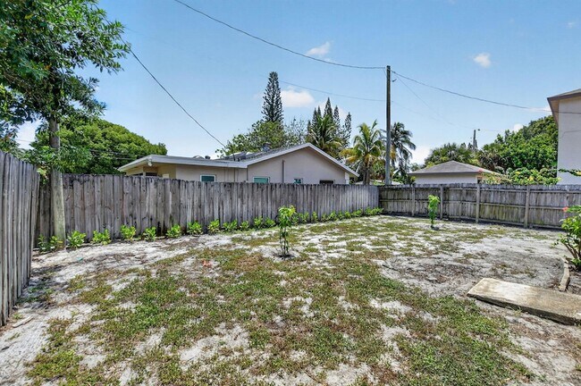 Building Photo - 6420 N Dixie Hwy