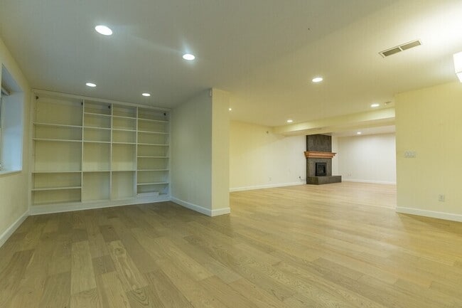 Building Photo - 6832 122nd Ave NE