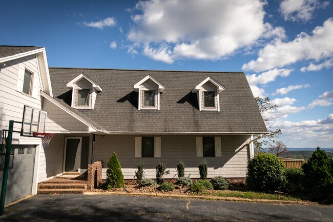 Building Photo - 5156 Mineral Springs Mountain Ave