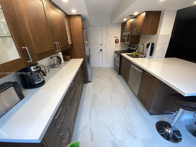 Building Photo - 3161 S Ocean Dr