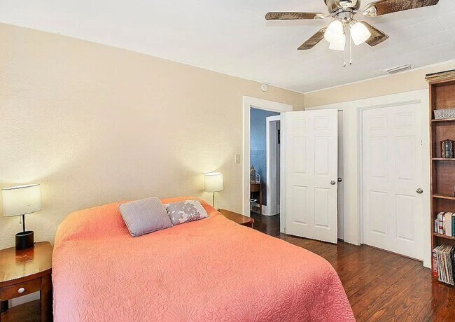 Building Photo - Charming 3-Bedroom Cottage in the Heart of Leesburg!