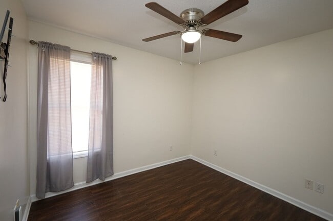 Building Photo - 1728 Eli Pl