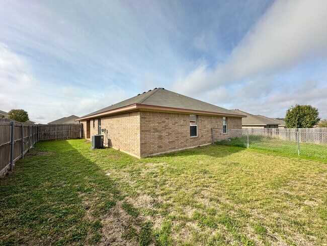 Building Photo - 1311 Powder River Dr