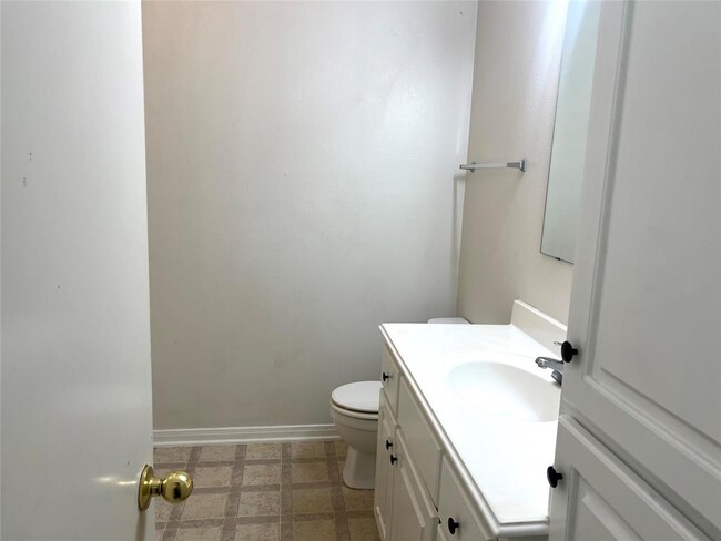 Building Photo - 16320 Sun View Ln