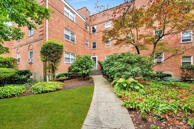 Building Photo - 320 S Broadway