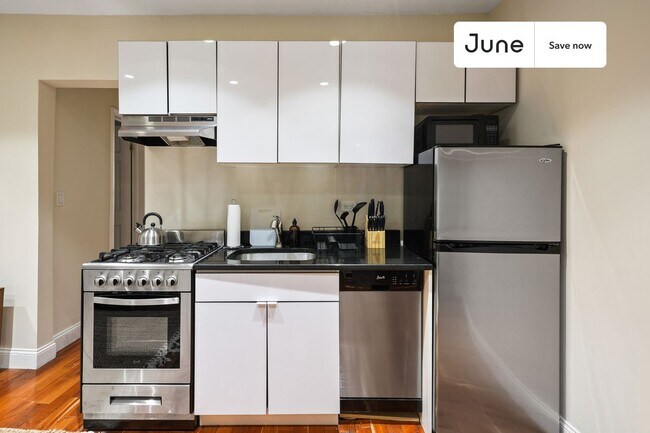 Building Photo - 23 E 109th St