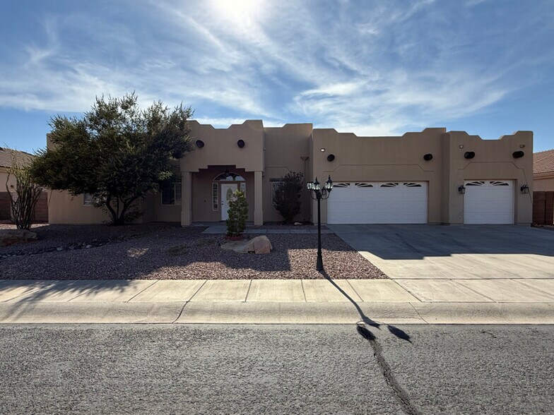 Primary Photo - 2117 Buena Vista Dr