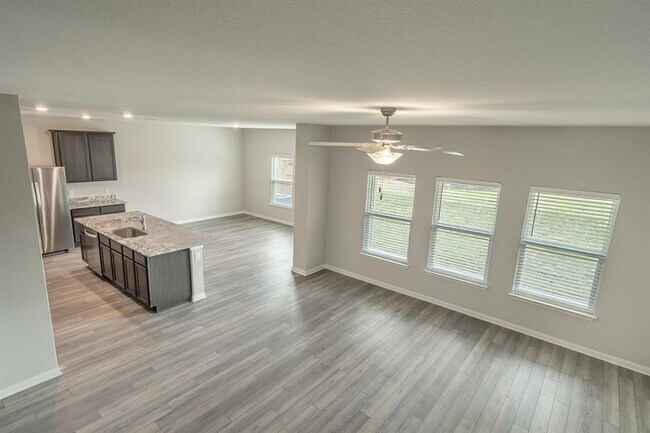 Building Photo - 225 Star Spangled Dr