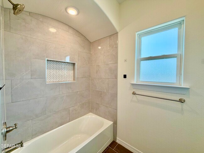 Building Photo - 122 Esther Trl