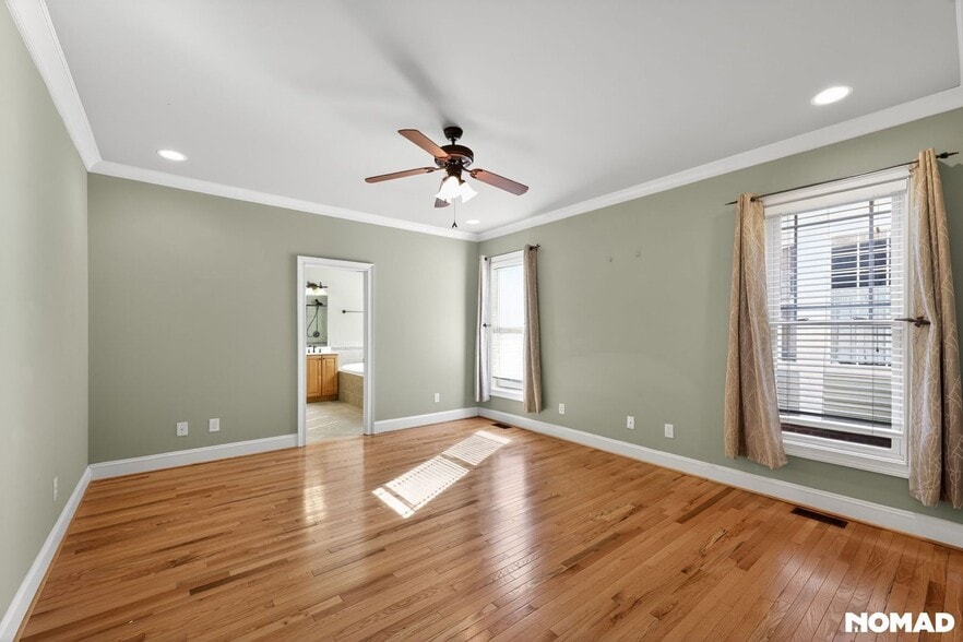 Building Photo - 1303 Town Side Dr