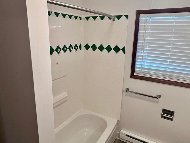 Building Photo - Single level 2 bed flat meets Midcentury COOL