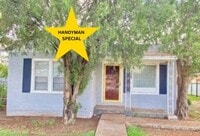 Building Photo - Handyman Special $0 First Month's Rent / “You fix, you SAVE BIG!!” Contact Diane for details: 806...