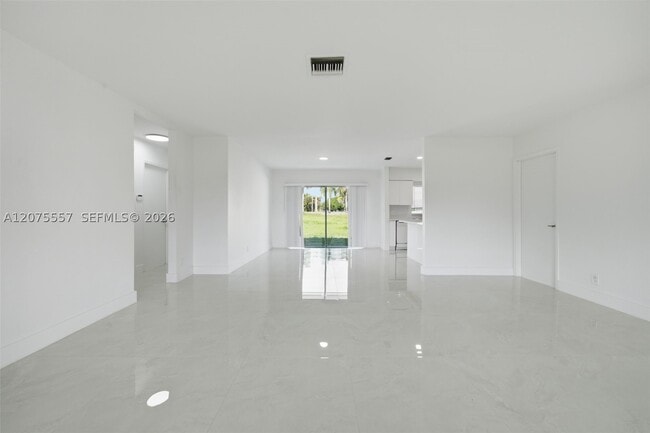 Building Photo - 11000 NW 21st Ct