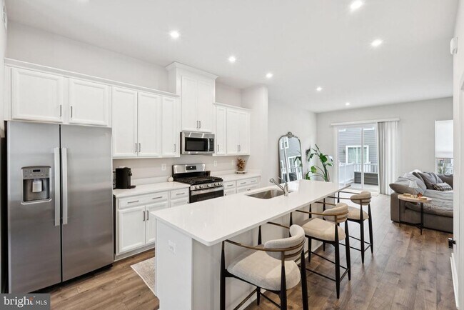 Building Photo - 1750 Blue Spruce St