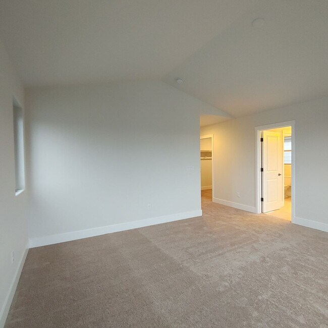 Building Photo - Modern 4BR + AC | Minutes to Hillsboro & High Tech Corridor - Coming Soon!