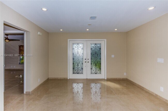 Building Photo - 16641 Royal Poinciana Dr