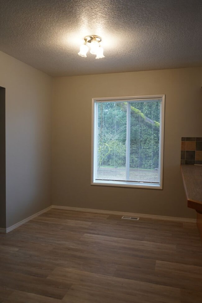 Building Photo - 9104 NE 34th Ave