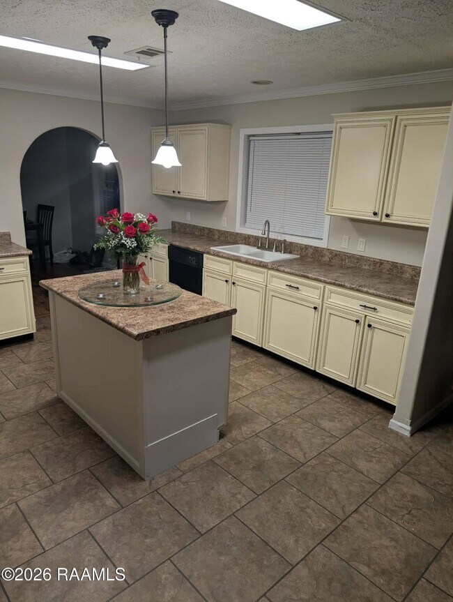 Building Photo - 206 Windcreek Ln