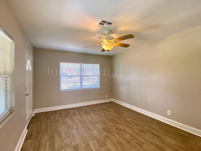 Building Photo - 311 Lake Annie Dr