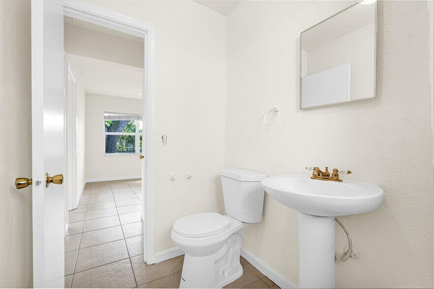 Building Photo - 261 NE 45th St