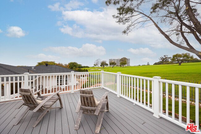 Building Photo - 1110 W Muirlands Dr