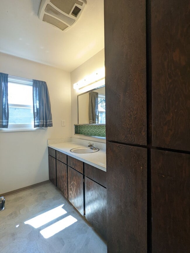 Building Photo - Nice 3-Bedroom, 1-Bath Duplex in Eugene!