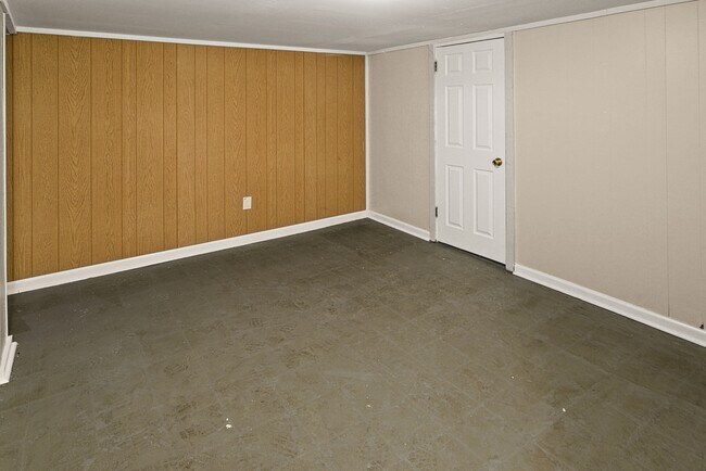 Building Photo - 1201 Billings Dr
