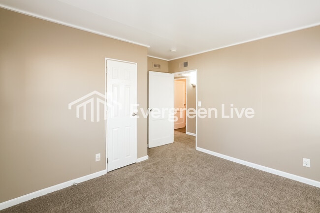 Building Photo - 6784 Franklin St