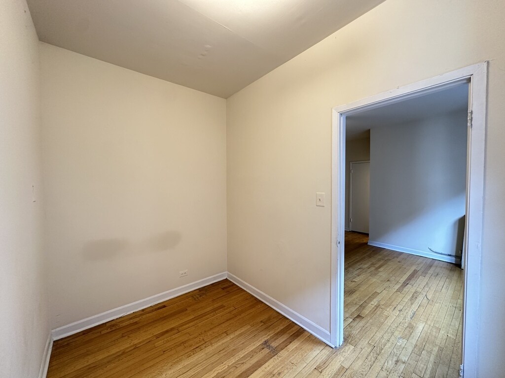 Building Photo - 1034 W George St