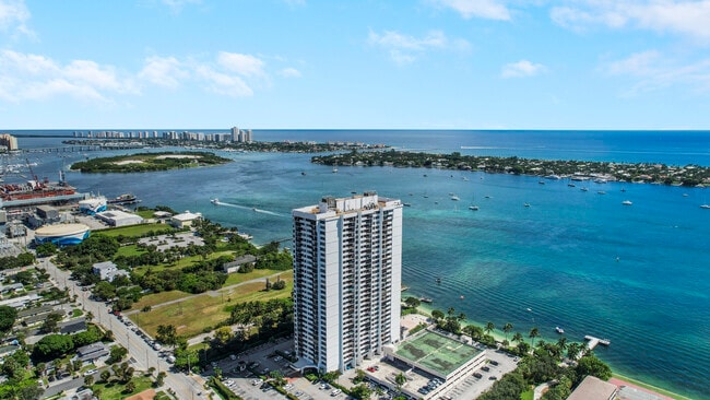 Building Photo - 5600 N Flagler Dr